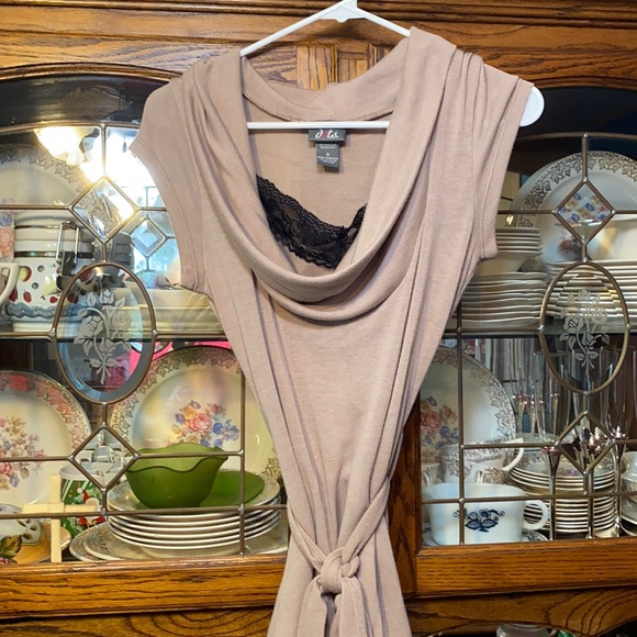 Dots short sleeve sweater. - Picture 1 of 5